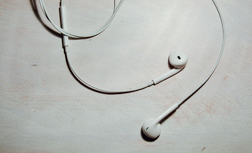 Apple corded earphones