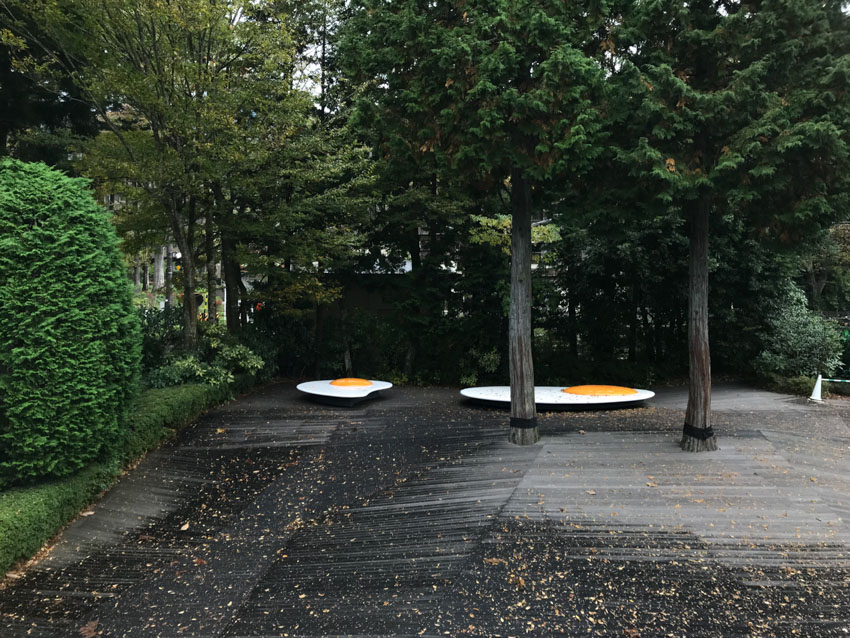 A sculpture that looked like two large fried eggs lying flat on the ground
