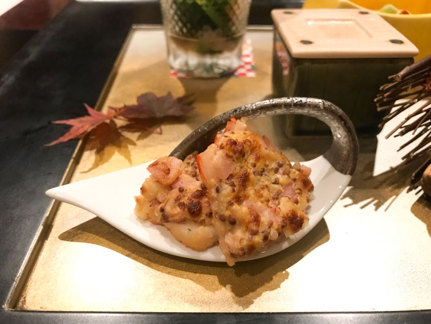 A small appetiser – shrimp with minced bacon and cheese