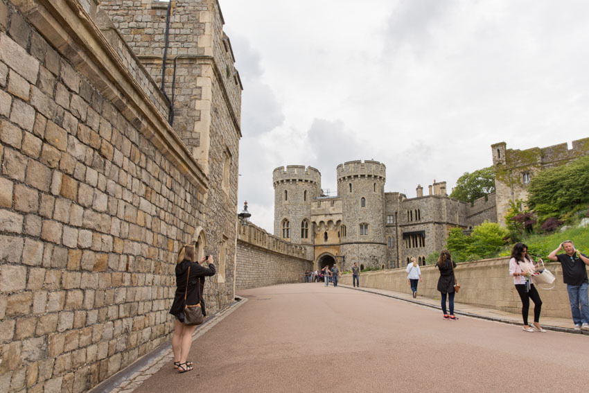 Wide shot of an open walkway in Windsor Castle grounds