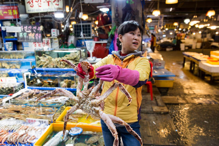 One of the vendors holding up a live crab