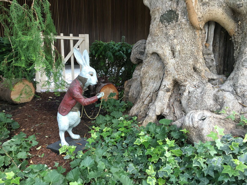 Rabbit (Alice in Wonderland) statue