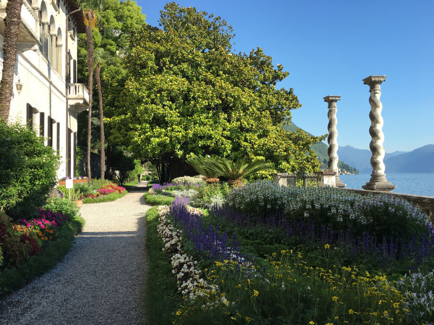 A path and two pillars by the water’s edge at Villa Monastero