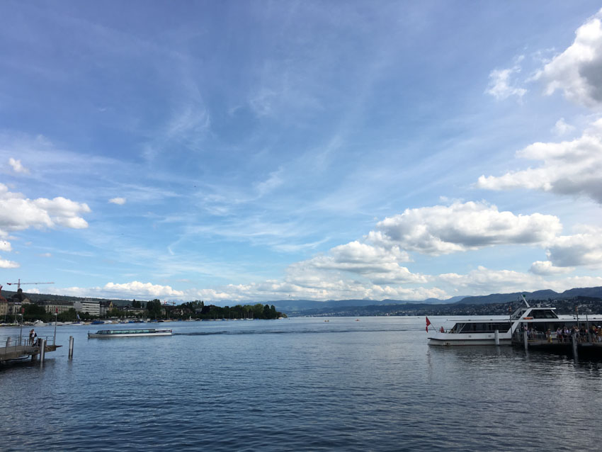A blue sky with scattered clouds on the lake in Zurich