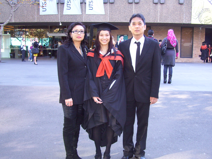 Me with my mum and dad :3