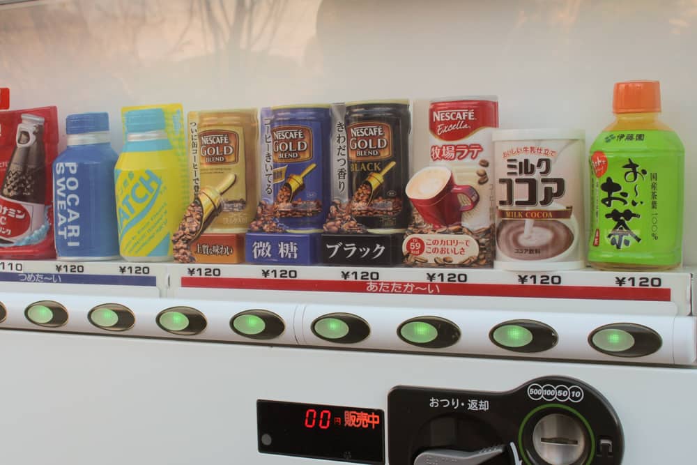 Vending machine with both hot and cold drinks