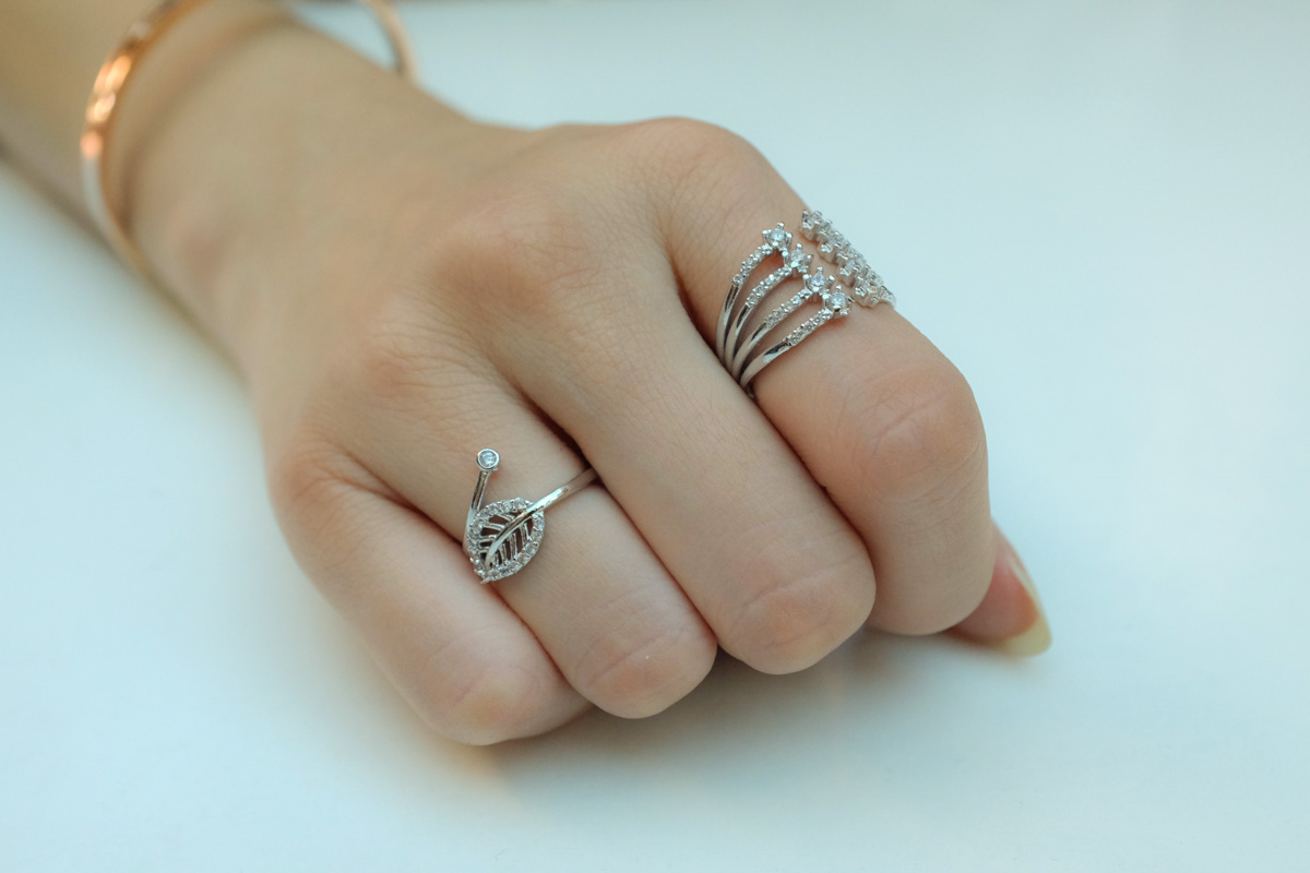 Leaf ring and split row ring