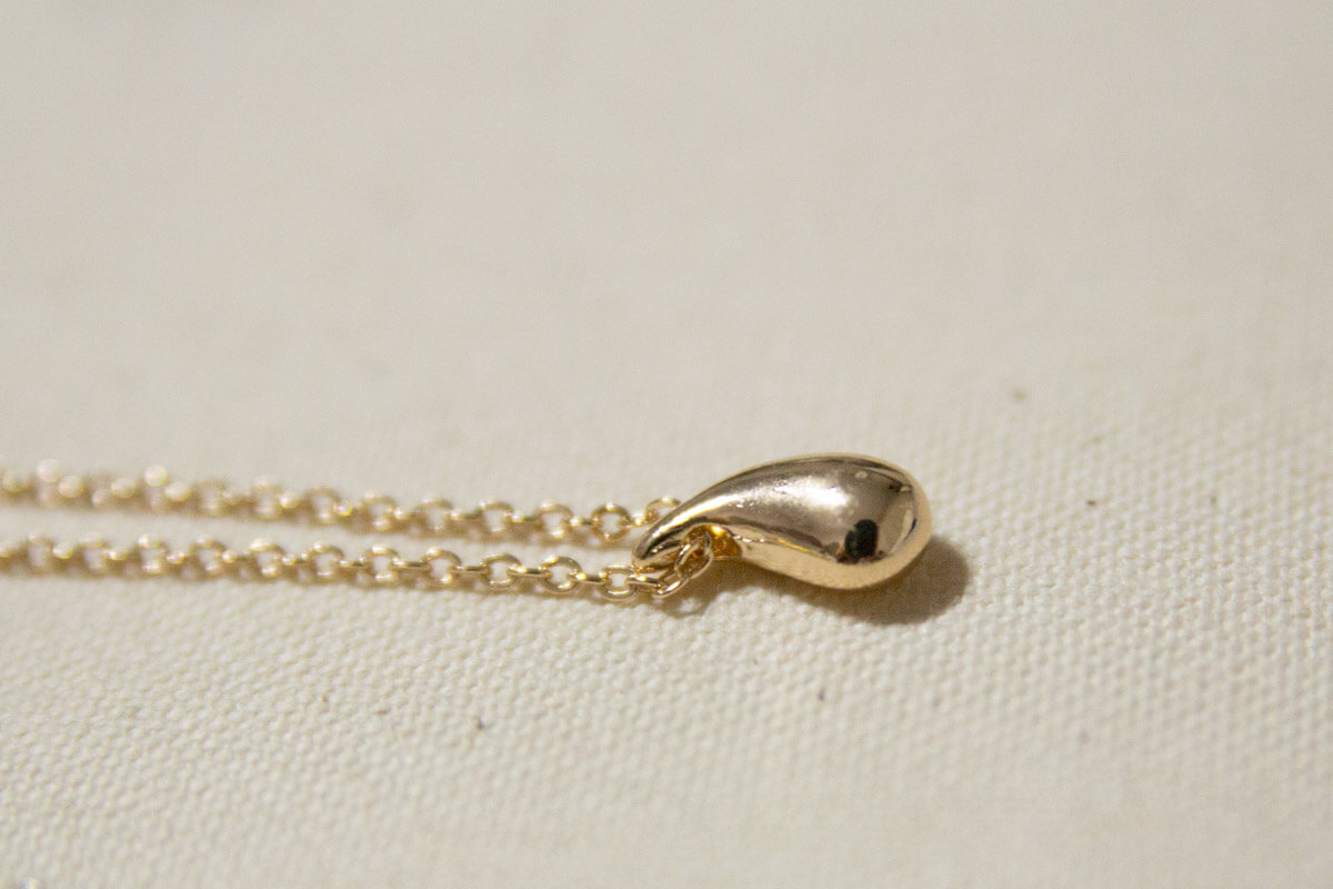A close up of the drop necklace