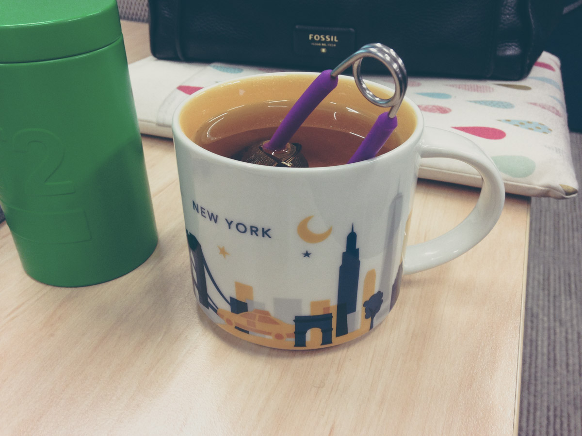 Black rose tea in Starbucks mug (with tong infuser)