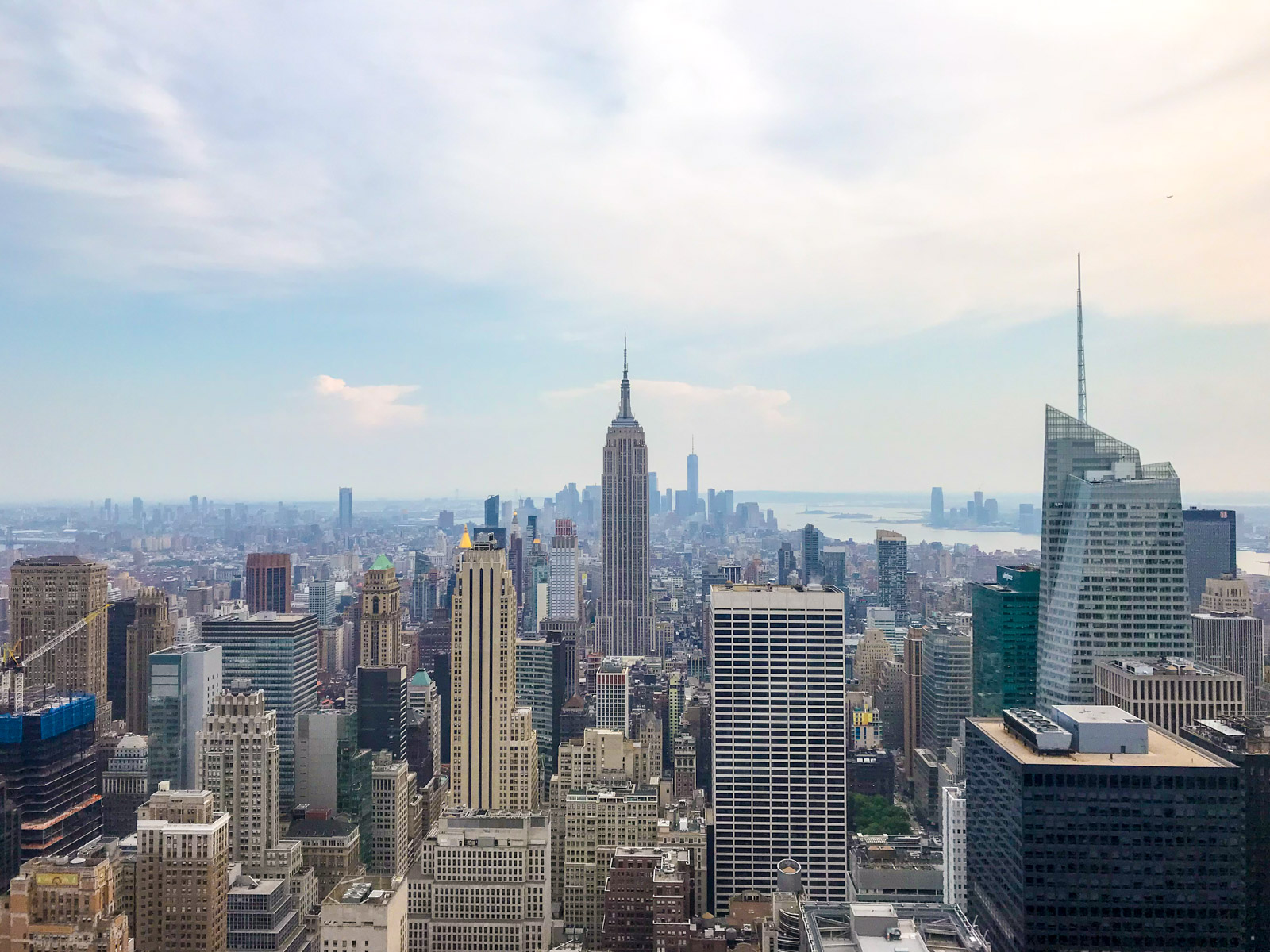 A view of the city of New York with the Empire State Building in the middle