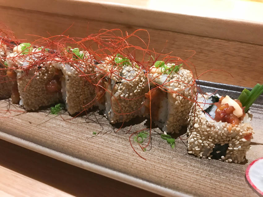 Spicy tuna sushi rolls