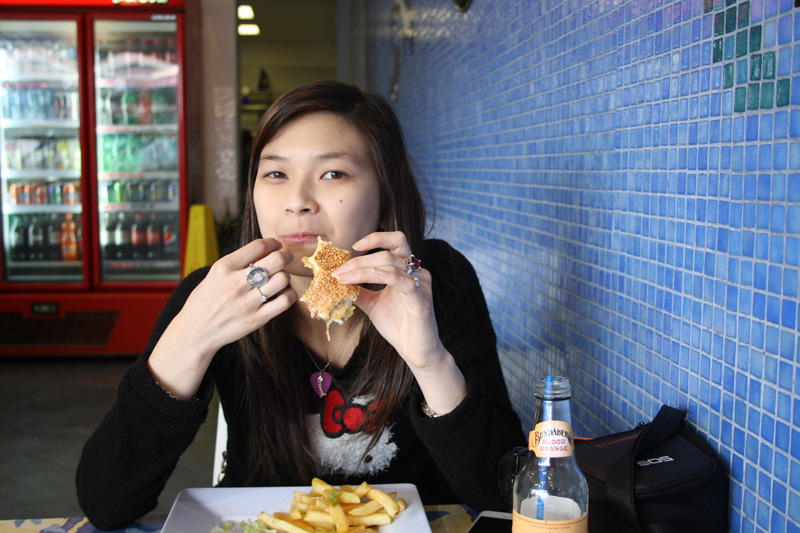 Me nommin. Me nommin.