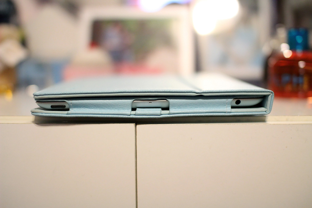 Snugg iPad case, flat