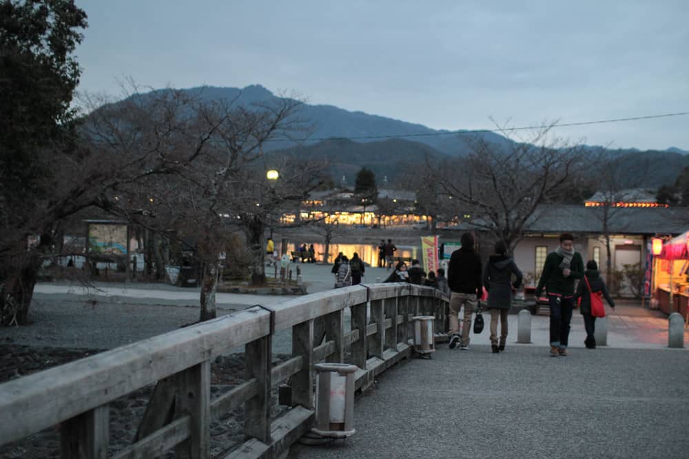 Small bridge near Nakanoshima Park, near the river