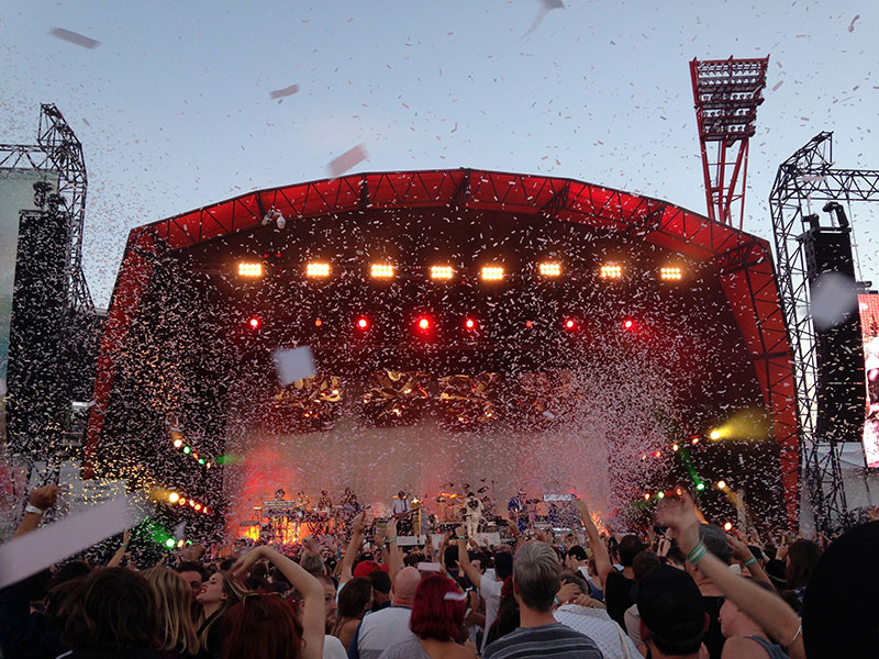 Confetti at the end of Arcade Fire’s set