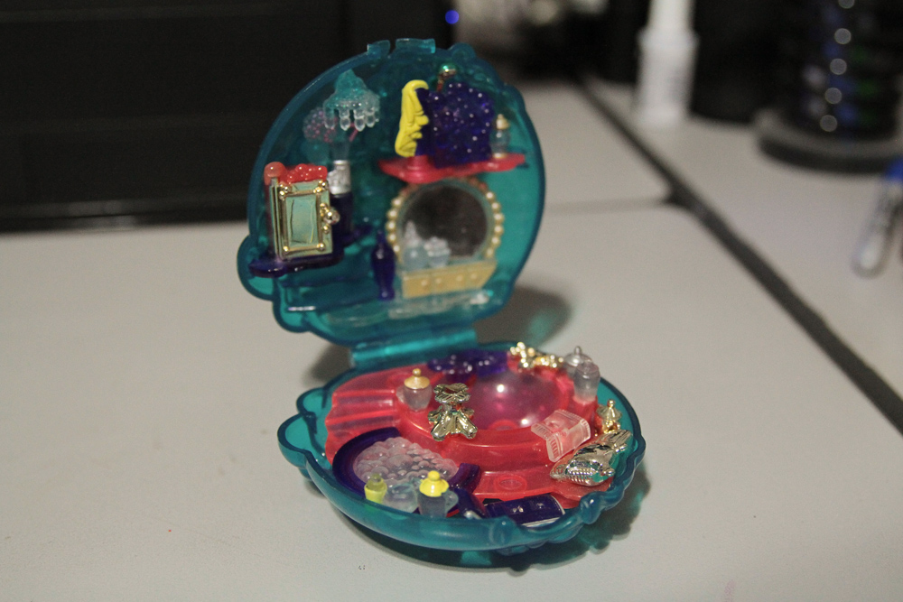 Polly Pocket perfume bottle: Full view