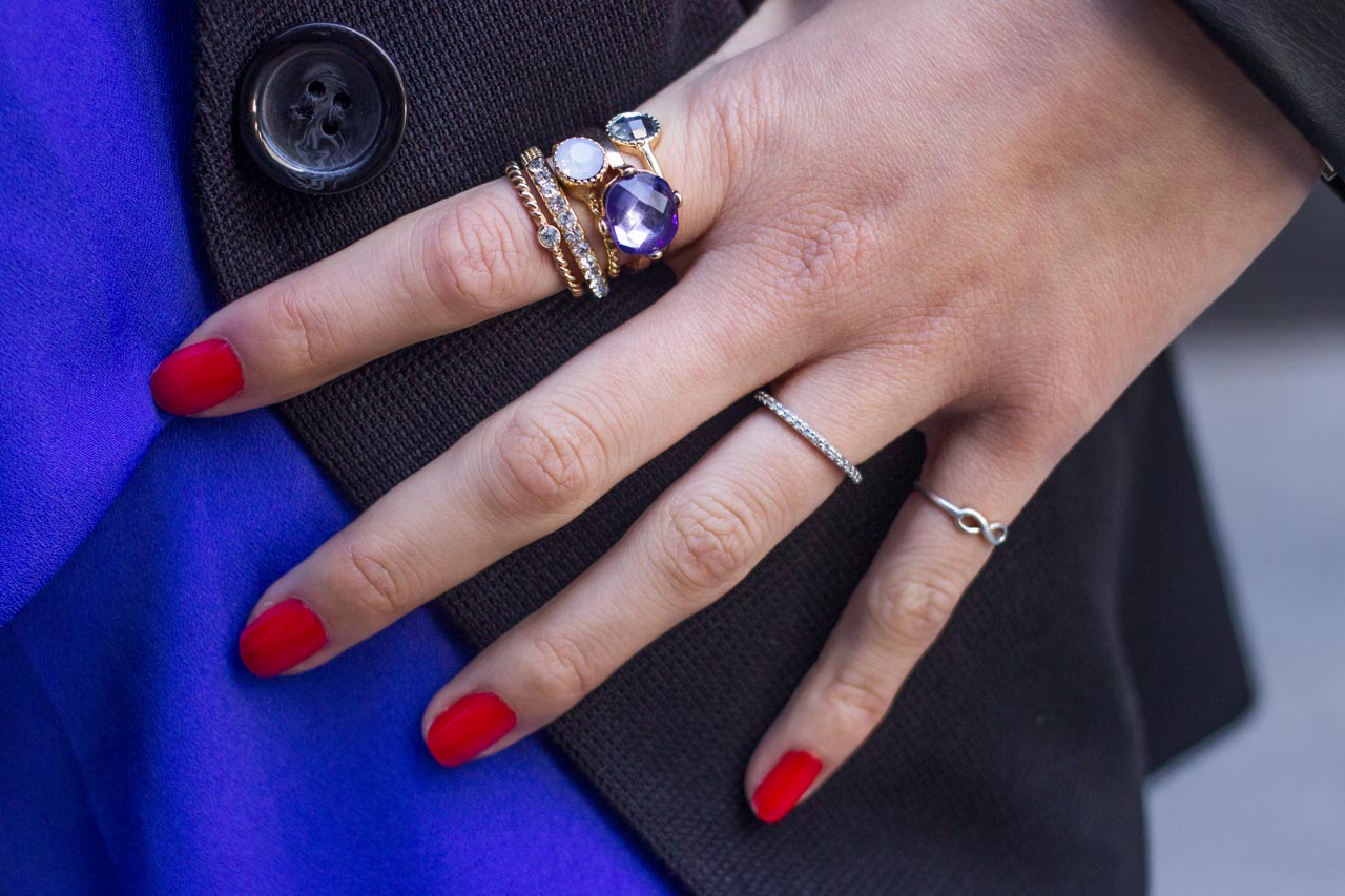 Red nails and a purple ring set