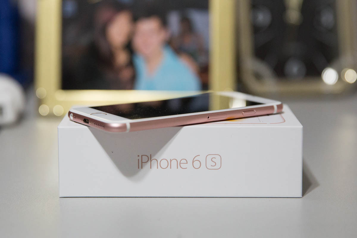 A photo of my rose gold iPhone and its box